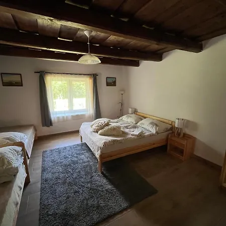 Arnyas Vendeghaz بيت للعطل *